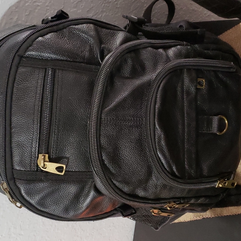 Large backpack - Picture 2 of 9